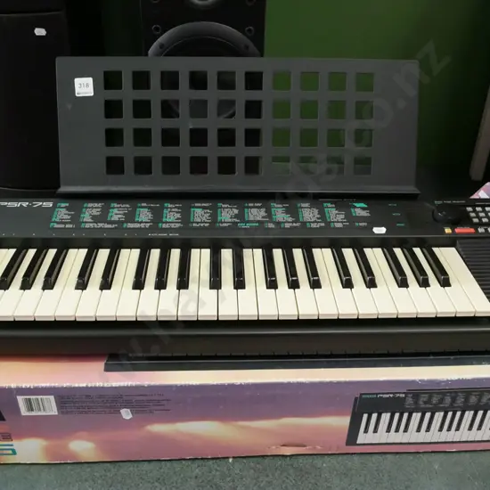 Yamaha PSR-75 keyboard (stand in box)