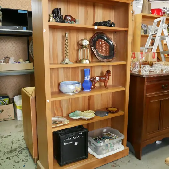 solid rimu adjustable bookcase H-1535 W-900 D-270