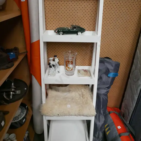 A framed shelves H-1465 W-460