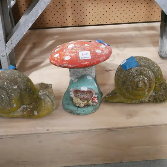 3x concrete garden ornaments Tallest H-180