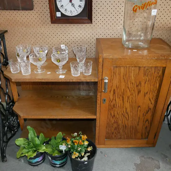 oak cupboard/bookcase - varnish needs attention H-680 W-930 D-280