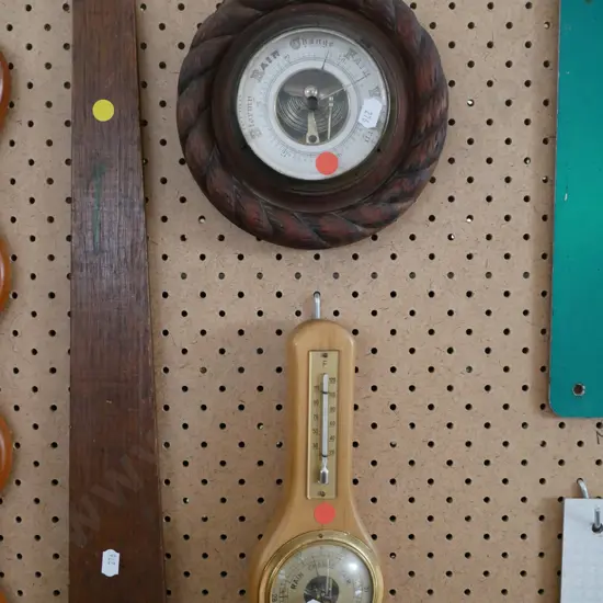 barometer/thermometer, barometer - red dots