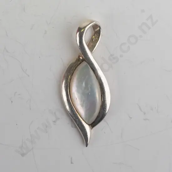 silver mother of pearl necklace stamped 925 no chain