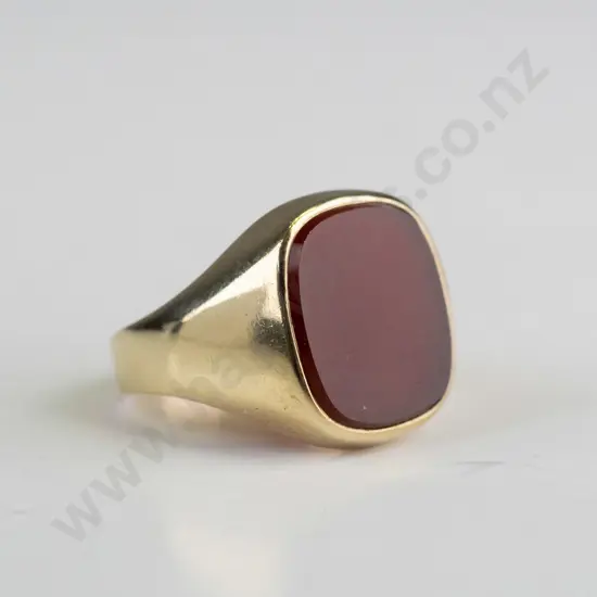 8ct gold signet ring 5.2 grms size T