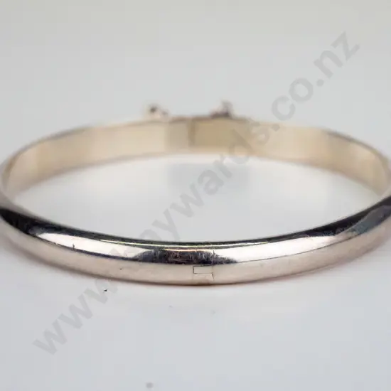 silver bangle with safety chain stamped 925
