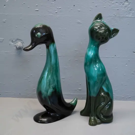2 Blue Mountain Pottery figurines - cat H-320 and duck
