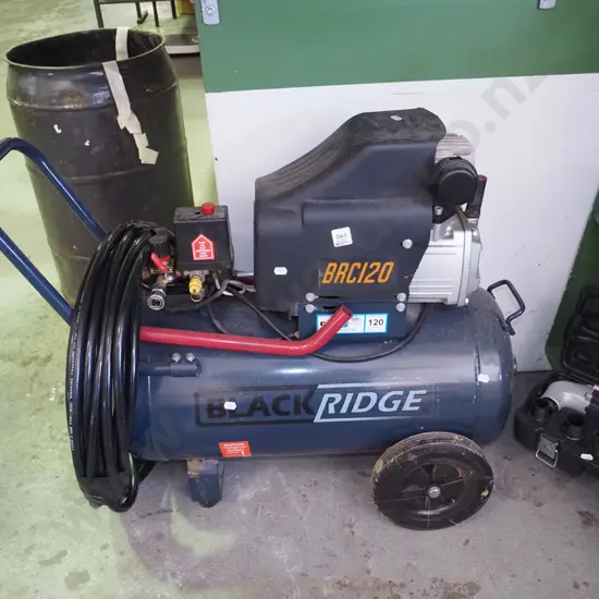 Black Ridge air compressor with hose