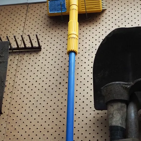 Raven telescopic window brush