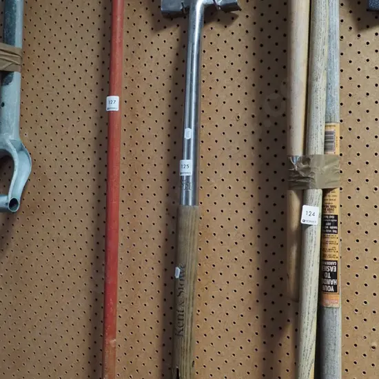 Kent & Stowe wooden handled spade