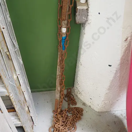 vintage wooden pole attached to 4x  rusty hooks and chains L-1000