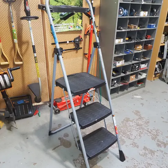 Rhino black plastic 3 step painter's ladder