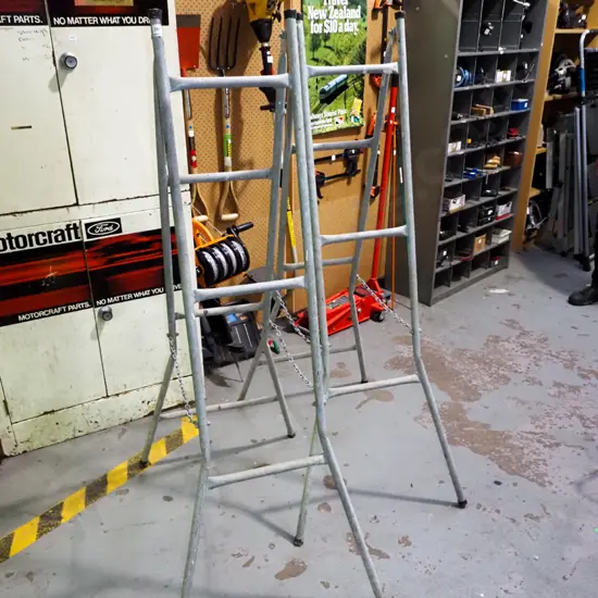 2x scaffolding frames