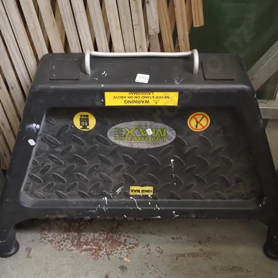 Ladder Max ladder stability device