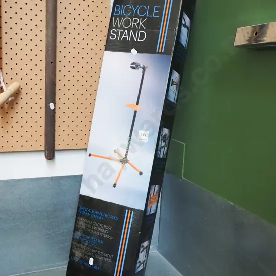 box; as-new Hyper bicycle work stand