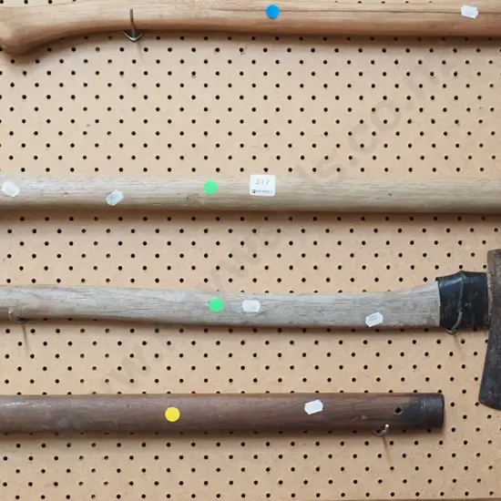 axe, sledge hammer - green dots