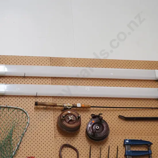 2x LED plug in light strips L-1230