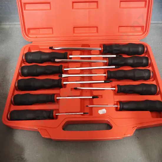 cased screwdriver set
