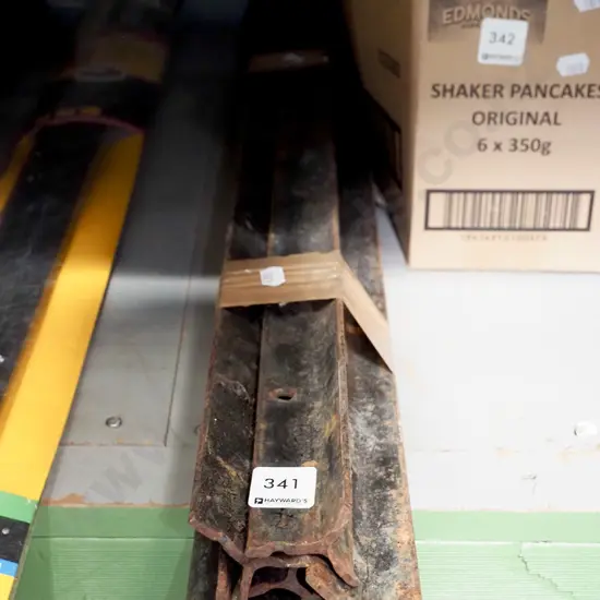 bundle of short waratahs