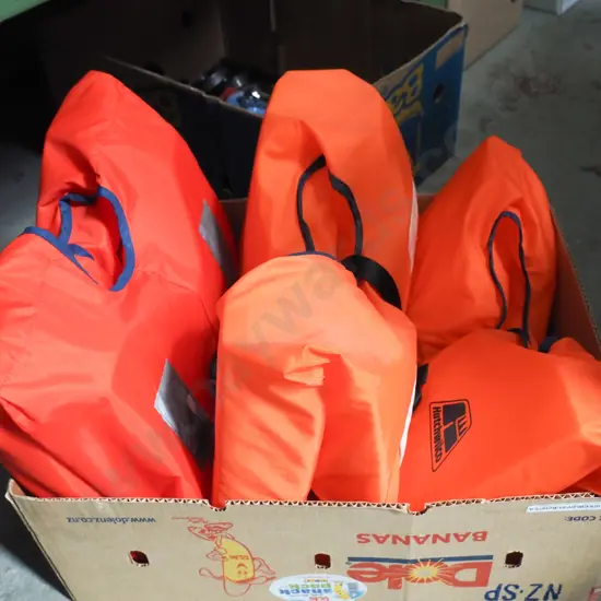 box; 3 life jackets