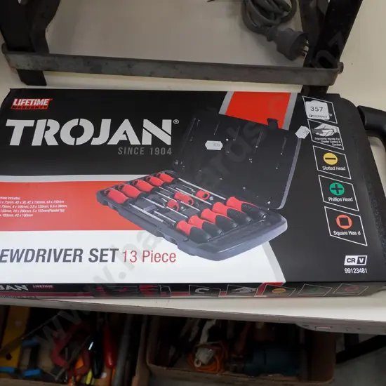 as-new boxed Trojan 13 piece screwdriver set