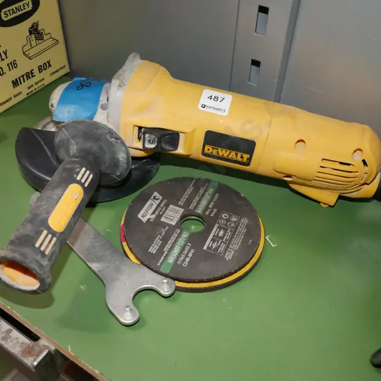 De Walt angle grinder with additional discs