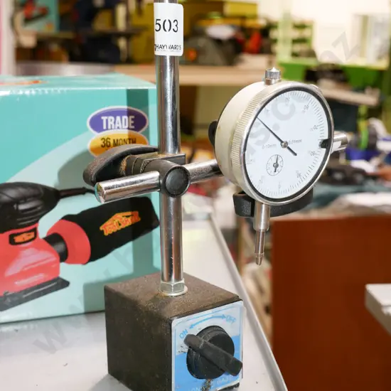 dial indicator on magnetic stand