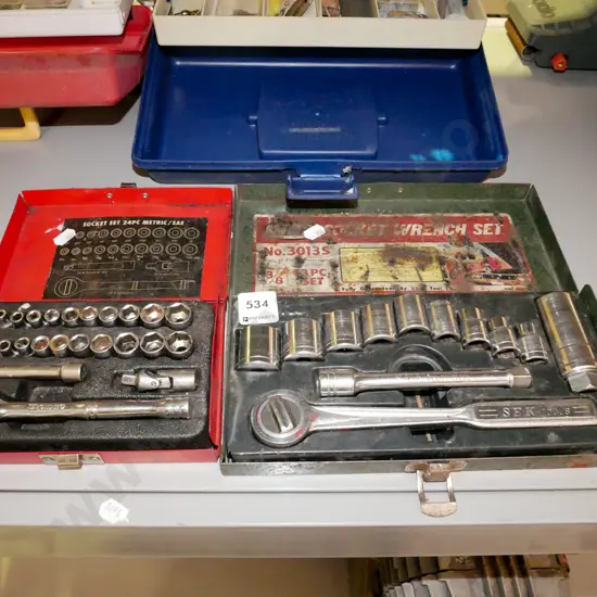 2x cased socket sets