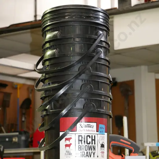 5x black plastic buckets with lids