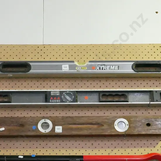 2x builder's levels - red dots