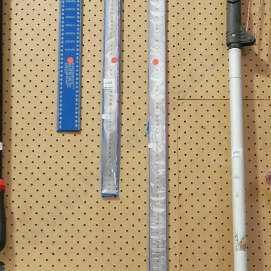 builder's square, 2x rulers - red dots