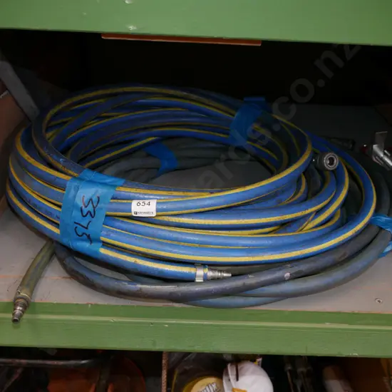 2x air hoses