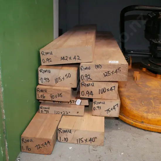 various lengths of rimu