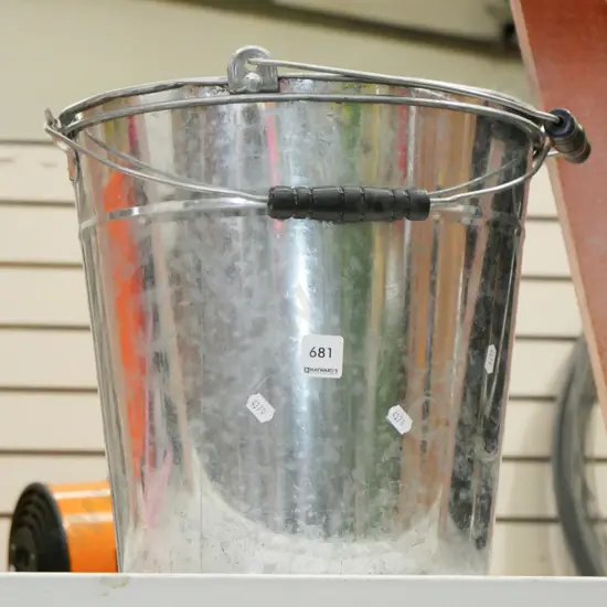 2x metal pails