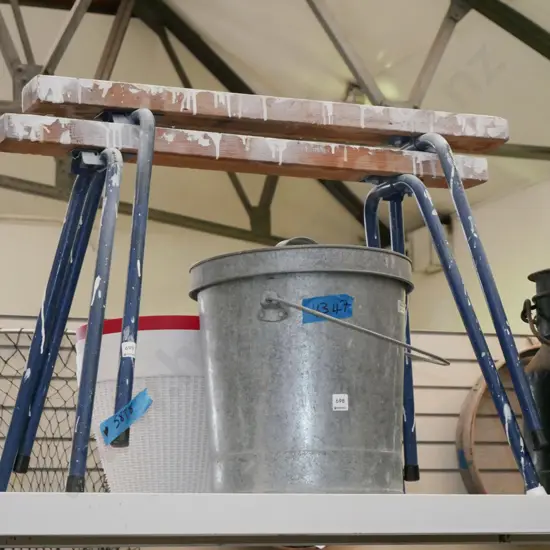 2x fold down saw horses