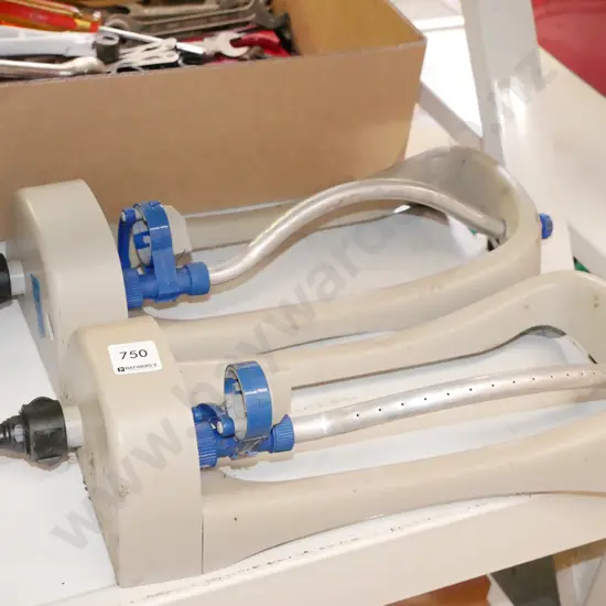 2x oscillating sprinklers