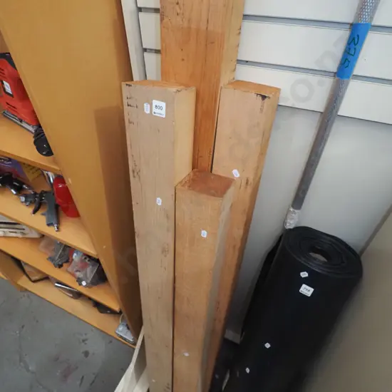 4x lengths of unknown timber