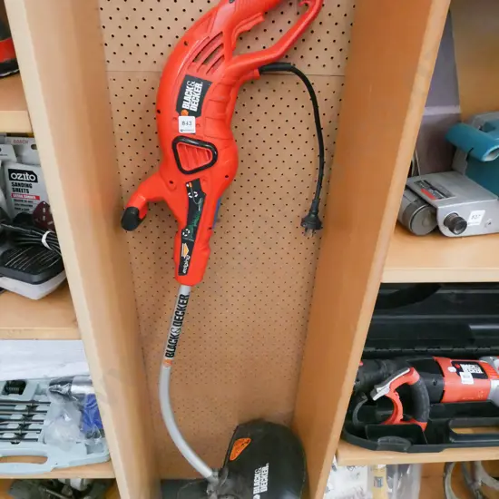 Black & Decker corded line trimmer