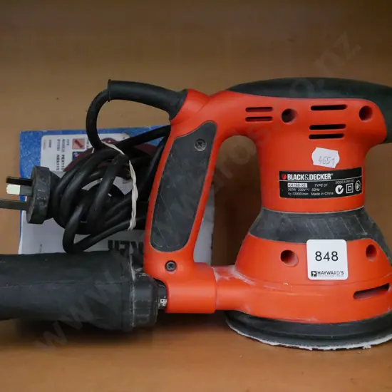 Black & Decker orbital sander and sheets