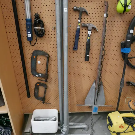 galvanised pipes, pipe clamps