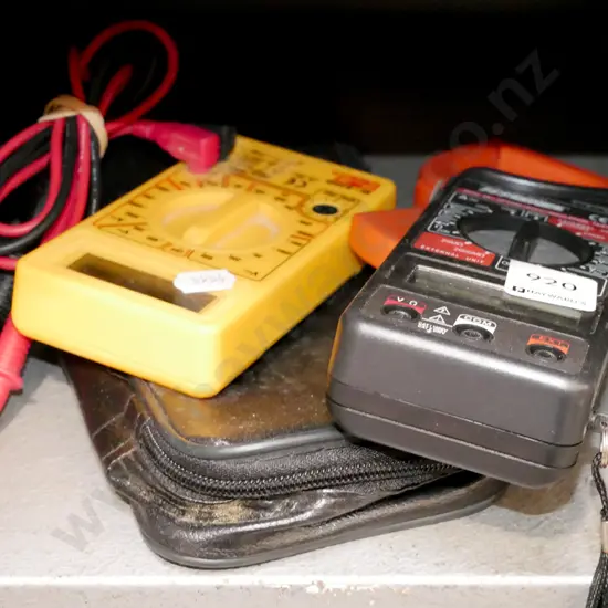 clampmeter, voltmeter