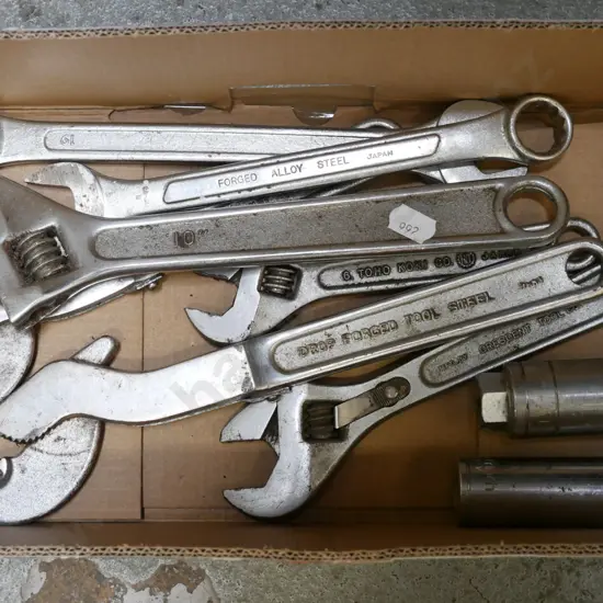 adjustable crescent wrenches
