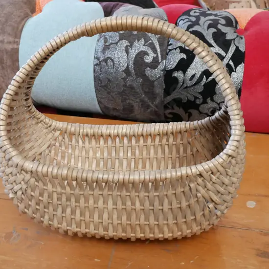 woven plastic basket - needs a clean