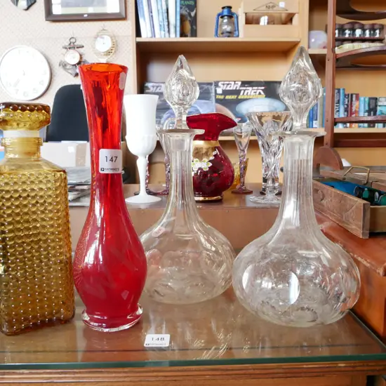3x decanters, red glass vase H-280