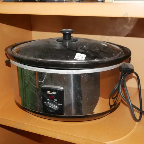 Zip slow cooker