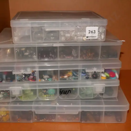 5x plastic organisers of beads
