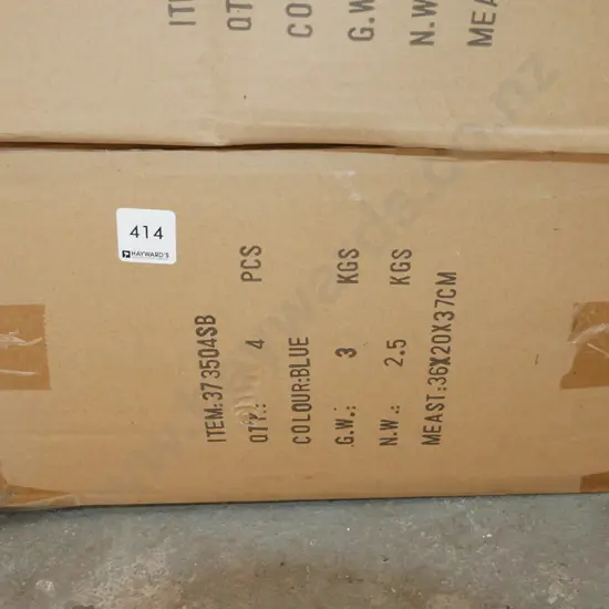 box of 4 plastic round trays