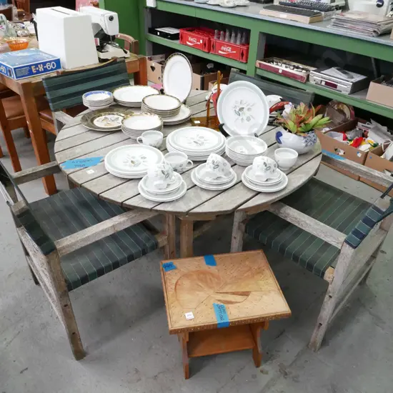 hard wood circular outdoor table with 4 matching chair wood and canvas chairs - needs attention H-680 W-1200