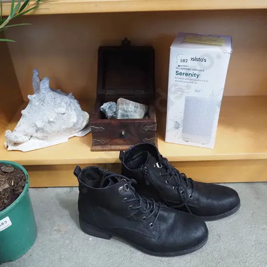 seashell, jewellery box, polished stones, diffuser etc