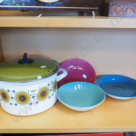 retro enamel casserole, 3x Crown Lynn colour glaze bowls