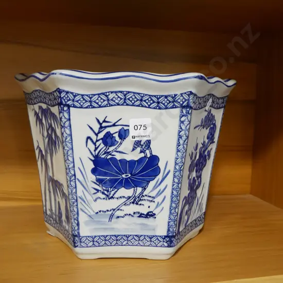 blue and white Asian planter H-230